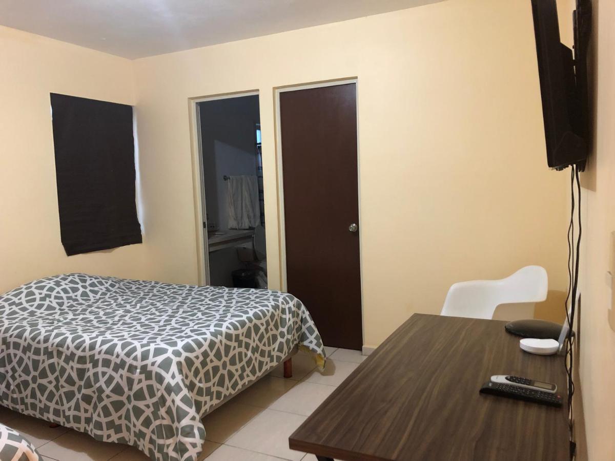Consulado Suites Монтерей Екстериор снимка